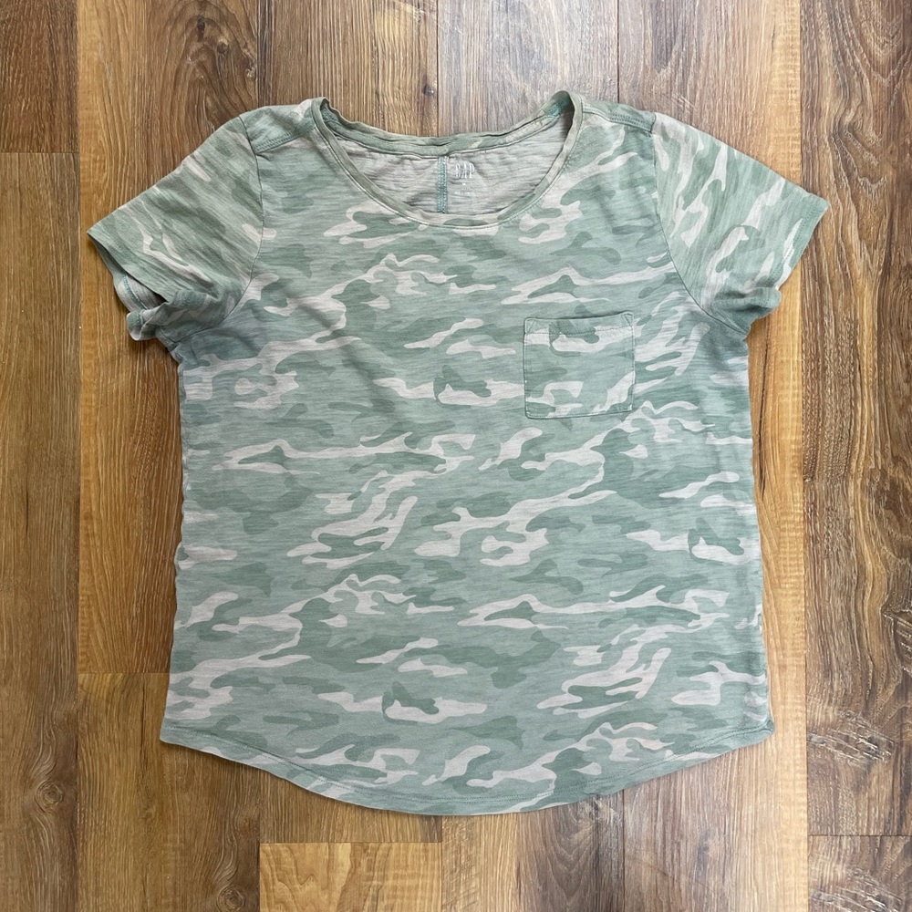 Gap Easy Tee 100% cotton Camo scoop neck top size M